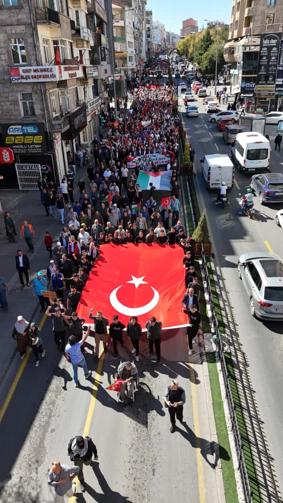 Nevşehir’de Binlerce Kişi Gazze İçin Yürüdü